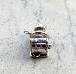 Máquina tragamonedas de casino tono plateado corbata solapa tachuela pin para hombre - Imagen 1 de 4