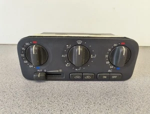 1999-2000 VOLVO S70 C70 V70 01-04 C70 Automatic Climate Control 9171800 - Picture 1 of 11