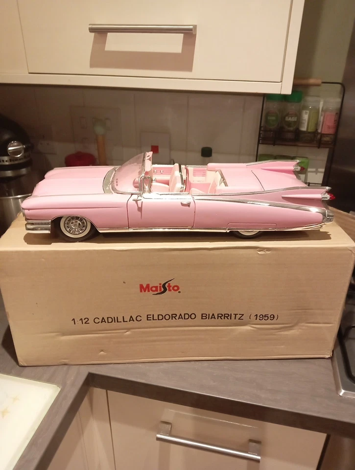 Maisto 1959 Cadillac Eldorado Biarritz 1/12 Scale Diecast Model Pink - Image 1 of 4