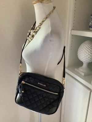 Bolso Bandolera MZ Wallace Crosby Acolchado Azul Amanecer con Herrajes Dorados Foto 1 de 4