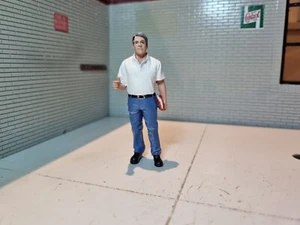 Figure Man Painted Resin Manager Garage Dealership Tim Diorama 1:24 Model - Picture 1 of 6