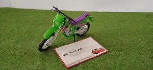 moto CROSS KAWASAKI KLX 250 SR vert échelle 1/18 MAISTO miniature de collection - Imagen 1 de 6