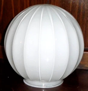 Accesorio colgante de 4 botines de bola de vidrio vintage acanalado verticalmente blanco - Imagen 1 de 3