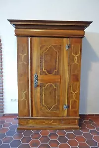 Antiker Schrank aus der Barockzeit um 1730, Nussbaum, Brotschrank, Dielenschrank - Bild 1 von 11