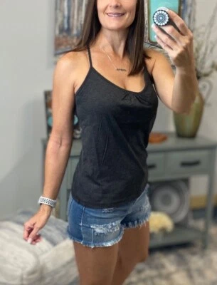 Sexy Camiseta sin Mangas Corte Bajo Cuello Redondo Malla Espalda Corredora Tejido Fruncido Gris Foto 1 de 4