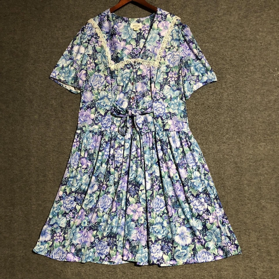 Vestido feminino vintage anos 80 MCS Ltd 22W azul roxo floral acabamento em renda botão gravata frontal - Imagem 1 de 4