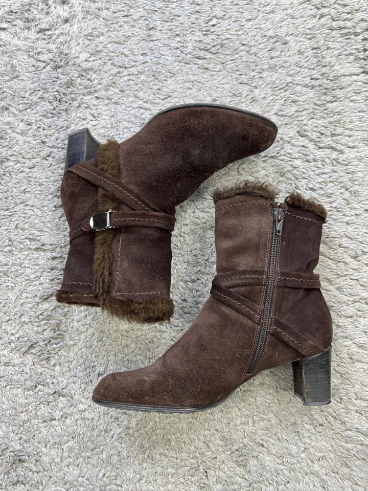 Botas Stuart Weitzman Femininas 7 M Couro Marrom Camurça Forrado de Pele Sintética Salto Botinha - Imagem 1 de 4