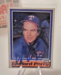 VINTAGE Autographed CARD SIGNED By GAYLORD PERRY - Bild 1 von 2