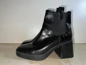 BOOHOO DAMAS CUERO COCODRILO NEGRO PULL ON BLOCK BOTINES UK 7 EU 40 BT167 - Imagen 1 de 9