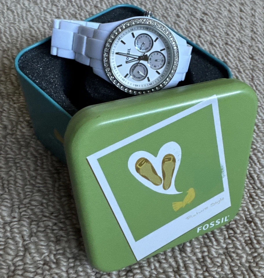 Fossil Quartz Watch Round White Dial With Diamantés & White Ceramic Band in Tin - image 1 of 4