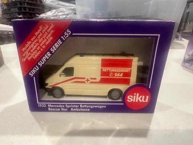 Ambulancia Mercedes Sprinter Siku Super 1/55 - 1932 (Alemania) Foto 1 de 1