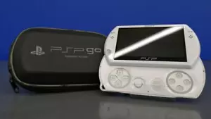 Console PSP Go Pearl White PSP N1000 Pw con custodia - Foto 1 di 7