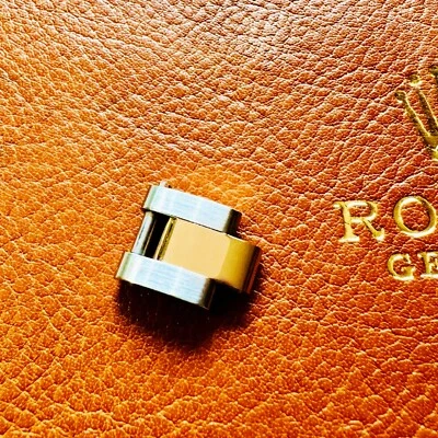 Genuine Rolex Old-Style 10mm Oyster Link in 18kt Yellow Gold and Stainless Steel - Image 1 of 4