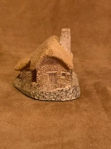 David Winters Cottages 1982  "Moorland Cottage" Hand Made, Painted Original Box. - Picture 1 of 7