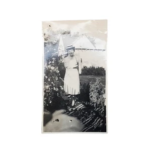 Vtg Lady Posing in Garden Original Monochrome Photography Found Snapshot - Picture 1 of 4