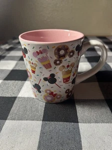 Disney’s Mickey & Minnie Dulces Golosinas Helado Piruleta Comida Cerámica Taza de Café - Imagen 1 de 6