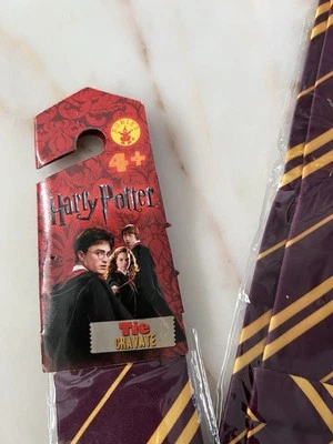 Harry Potter Gryffindor Corbata Cuello Rayas Disfraz Juegos con disfraces Rojo Dorado NUEVO Halloween Foto 1 de 4