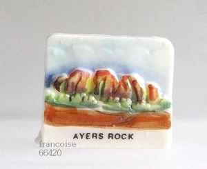 Fève de collection porcelaine / DE LA SERIE L'AUSTRALIE / AYERS ROCK - Picture 1 of 1