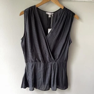 NEW Chelsea28 Navy Black Houndstooth Sleeveless Blouse Women’s Size Medium  - Picture 1 of 9