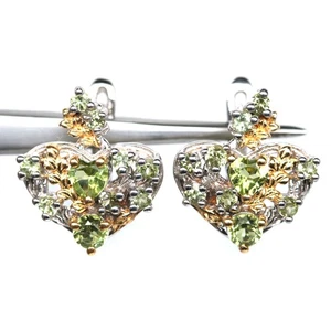 925 Sterling Silver White Gold Plated 4 x 4 mm. Green Peridot Earrings - Picture 1 of 4