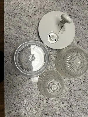 Pampered Chef Ensalada Spinner Bomba Mango Tazón Transparente Colador Grande y Pequeño con Tapa Foto 1 de 4