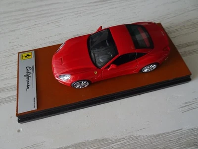 Miniature FERRARI modèle concessionnaire 1/43° - Photo 1/4