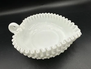 Vintage Fenton Hobnail Milchglas gekräuselt herzförmig Süßigkeitenschale mit Griff - Bild 1 von 9