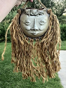 Jardinera de bolsillo de pared arte facial de sol BoHo cerámica de tierra plana MICHAEL SCHLYER - Imagen 1 de 7