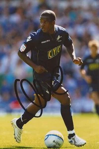 MILLWALL: KEVIN LISBIE SIGNED 6x4 ACTION PHOTO+COA - Picture 1 of 1