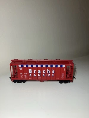 Walthers Ho 40' Airslide Hopper - Brach's Candies 43467 - Image 1 of 4