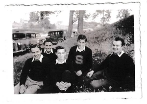 Vintage 1940er Foto - 5 High School Jungen in Letterman Pullovern - Bild 1 von 4