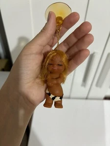 BAMBOLA CAPELLI BIONDI CON VENTOSA DOLL GOMMA RUBBER VINTAGE ANNI 70 HONG KONG - Foto 1 di 2