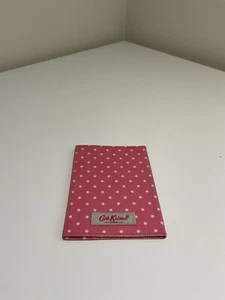 Porta pasaporte Cath Kidston lunares rosas - Imagen 1 de 9