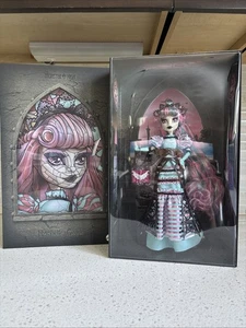 Monster High Rochelle Goyle Colmillo Voto Muñeca En Caja *Caja Dañada* LEER - Imagen 1 de 20