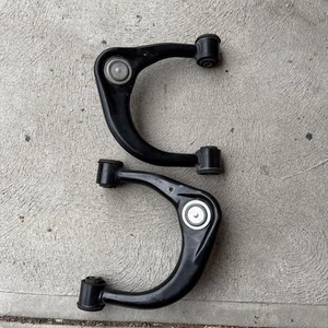 96 - 02 Toyota 4Runner Front Upper Control Arms used Left & Right Oem - Picture 1 of 4