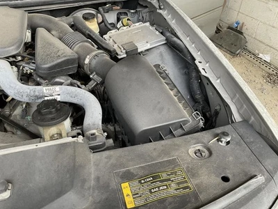 Filtro de aire compatible con 05-11 Crown Victoria 4986049 Foto 1 de 4