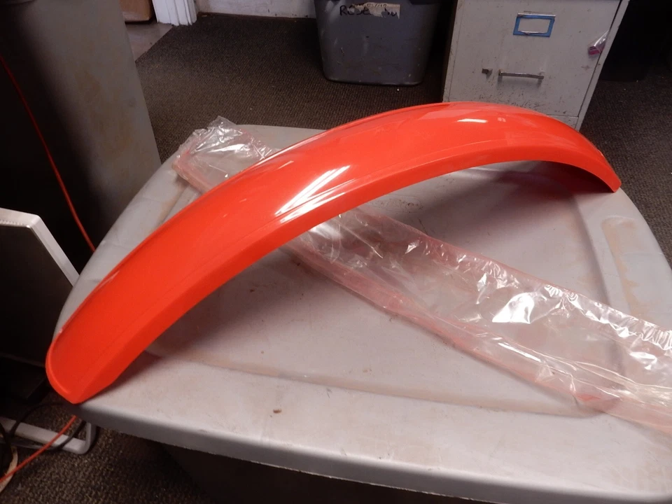 Guardabarros delantero de plástico rojo claro vintage NOS se adapta a: Honda Montesa Yamaha Foto 1 de 4