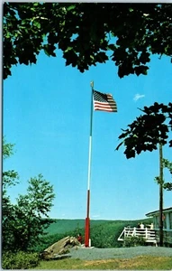 Flagpole at Flagstaff Mountain Park Resort, Jim Thorpe, Pennsylvania Postcard - Picture 1 of 2