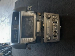 HOLDEN COMMODORE STEREO/HEAD UNIT HEAD UNIT & DISPLAY/CONTROL PANEL ASSY, SI - Picture 1 of 10