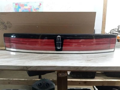 2007 - 2010 LINCOLN MKX TRUNK TAILGATE TRIM BEZEL MOULDING CENTER 3RD BRAKE LAMP - Image 1 of 4