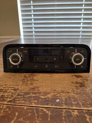 Volkswagen Touareg 2014 tablero central panel de control climático fabricante de equipos originales. U 7P6907040BR Foto 1 de 4