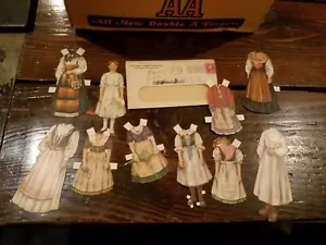 Muñeca de papel recortada de 5-1/2" de principios de 1900 con 9 vestidos - Imagen 1 de 4