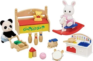Juego de juguetes para sala de juegos bebé Sylvanian Families Calico Critters con panda y conejo - Imagen 1 de 12