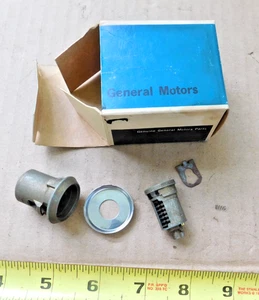 NOS FRONT DOOR LOCK OUTSIDE HANDLE UNCODED CYLINDER KIT 60s BUICK CHEVY OLDS - Picture 1 of 4