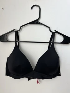 Seamless Black Bra Size 38C Isaac Mizrahi - Picture 1 of 8