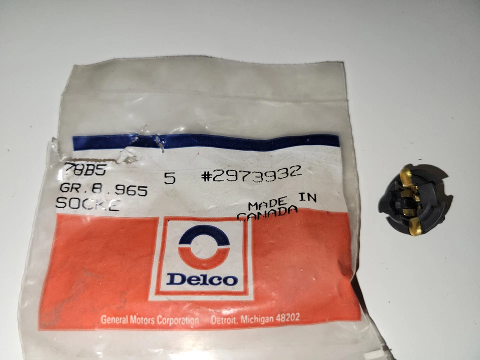 NEW GM ACDelco OEM NOS Wedge Base Lamp Socket C/K Blazer Suburb Firebird 2973932 - Image 1 of 1
