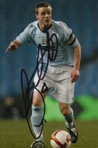 MANCHESTER CITY HAND SIGNED ANDREW TUTTE 6X4 PHOTO. - Picture 1 of 1