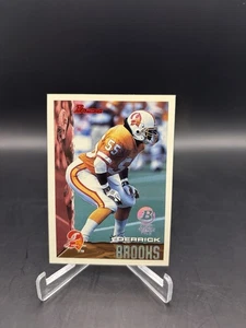 1995 Bowman Derrick Brooks Rookie (Base) 1st Round Pick Tampa Bay Buccaneers #28 - Foto 1 di 2