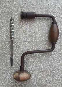 PRIMI 900 VECCHI ARNESI DA LAVORO TRAPANO A MANO CON PUNTA A LEGNO - Bild 1 von 1