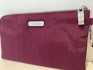 Baggallini Wristlet RFID Plum Excellent Condition - Picture 1 of 13